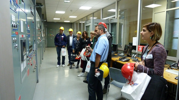 visite de la salle de commande de la centrale de Pragnères