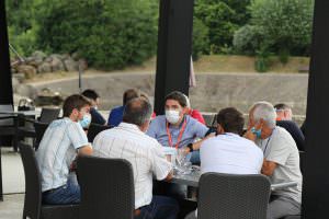 Echanges entre participants au speed-meeting EDF