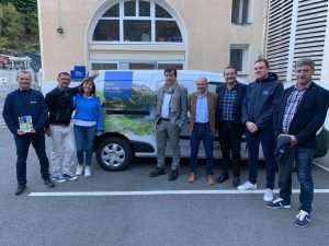 Visiteurs de la centrale Hydroélectrique du Lac d'Oo